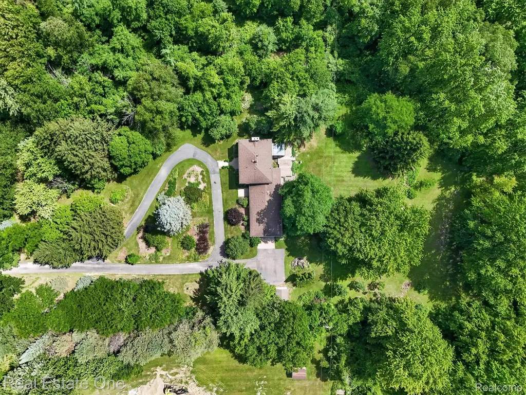 6039 Fish Lake Road Highland Charter Township MI 48442