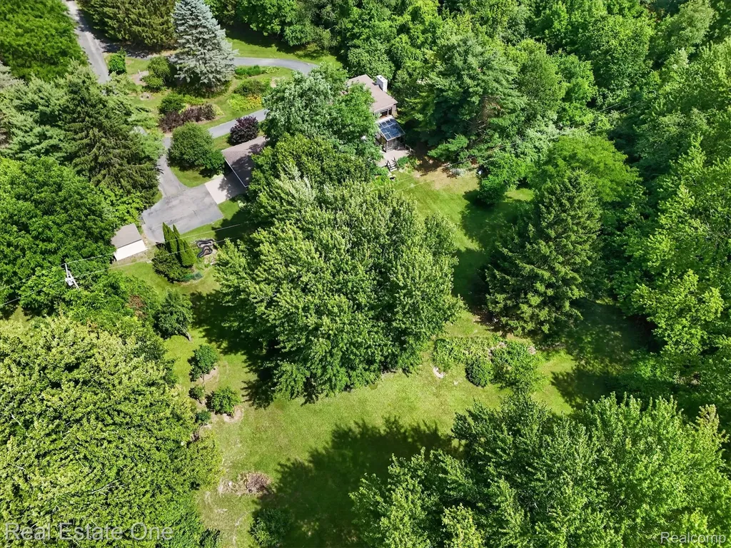6039 Fish Lake Road Highland Charter Township MI 48442