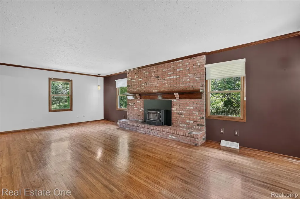 6039 Fish Lake Road Highland Charter Township MI 48442