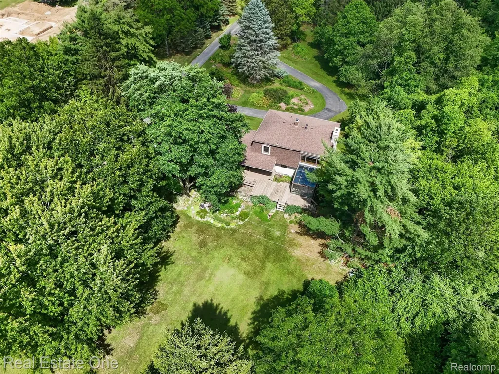 6039 Fish Lake Road Highland Charter Township MI 48442