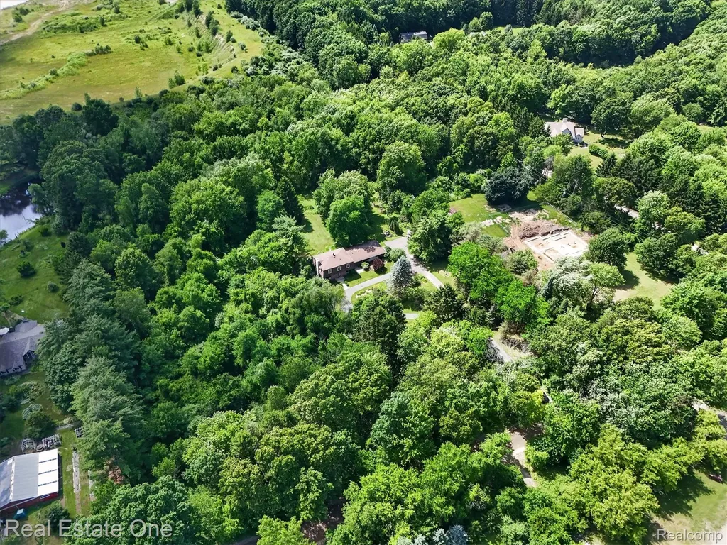 6039 Fish Lake Road Highland Charter Township MI 48442