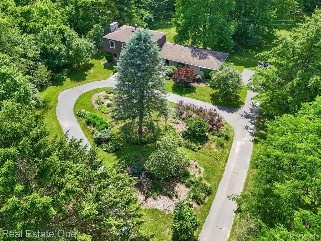 6039 Fish Lake Road Highland Charter Township MI 48442