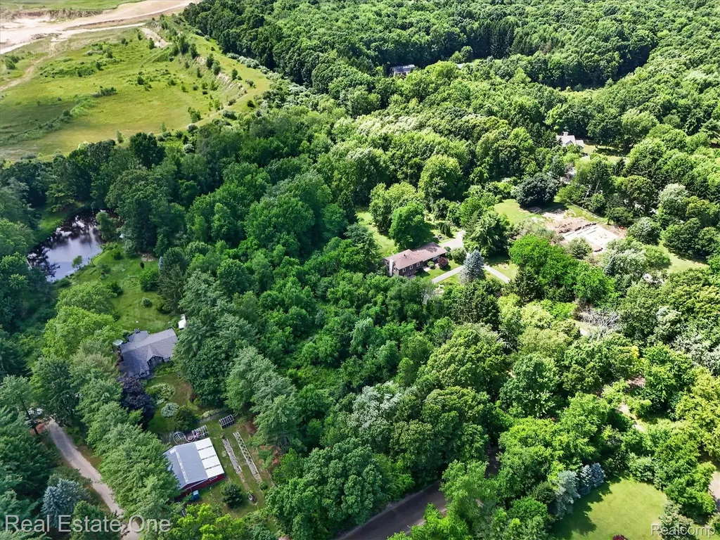 6039 Fish Lake Road Highland Charter Township MI 48442