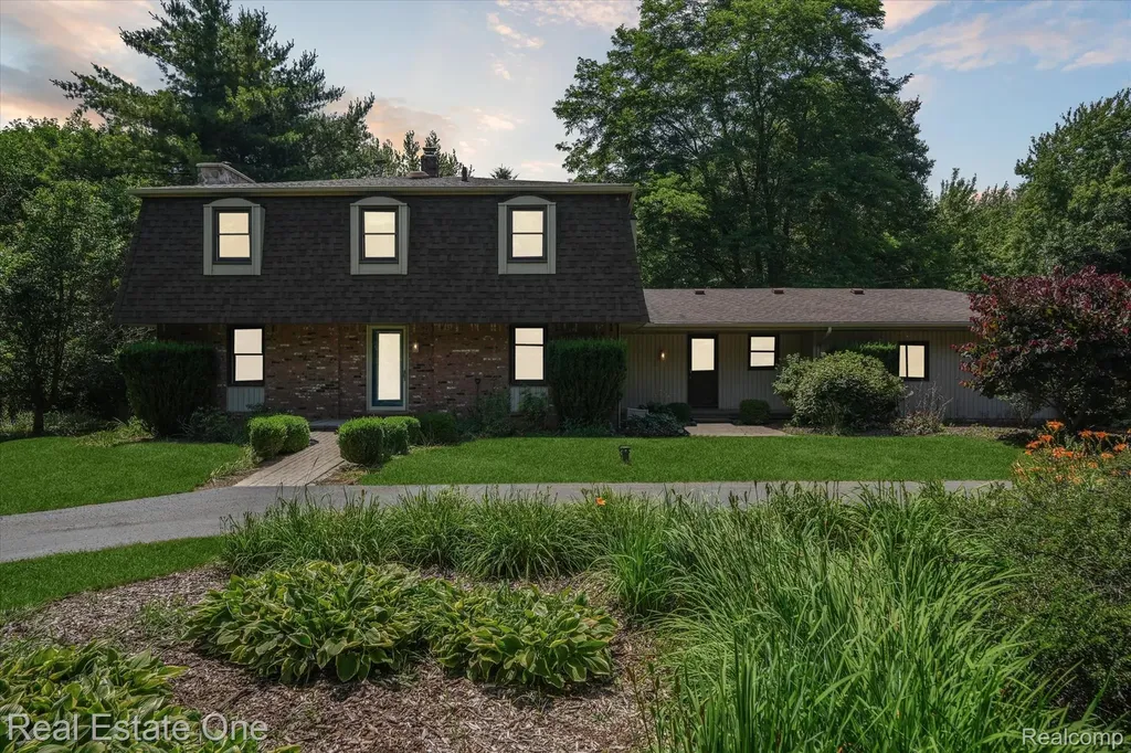 6039 Fish Lake Road Highland Charter Township MI 48442