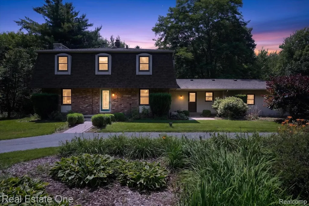 6039 Fish Lake Road Highland Charter Township MI 48442