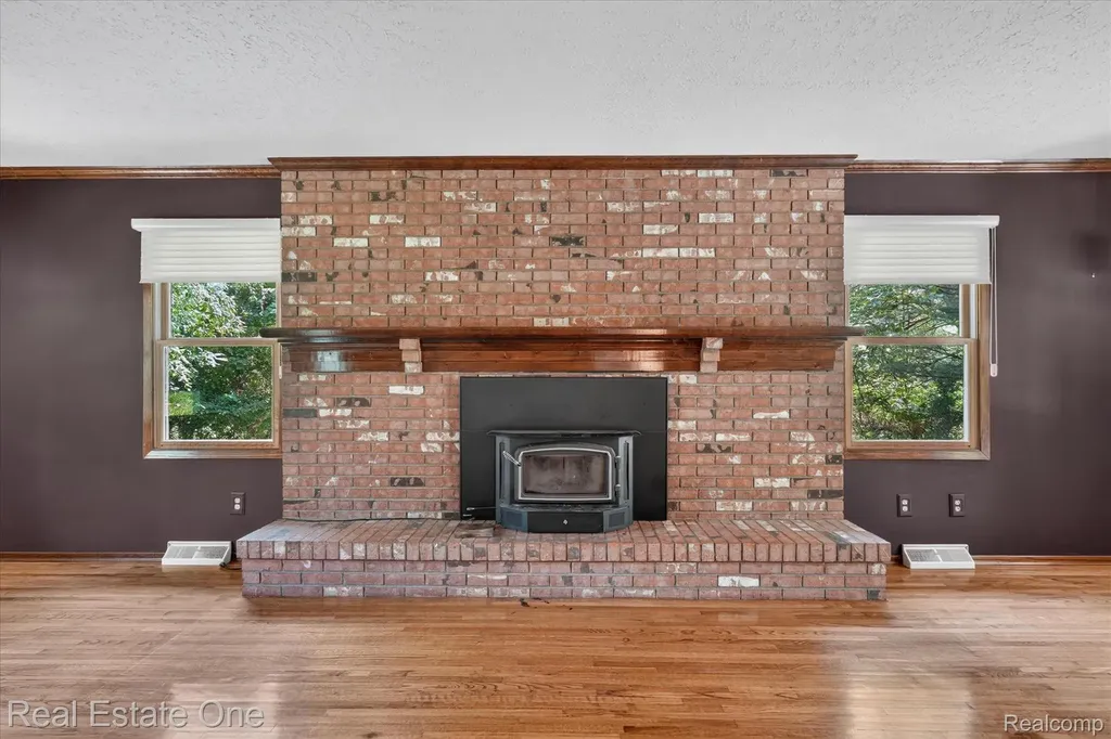 6039 Fish Lake Road Highland Charter Township MI 48442