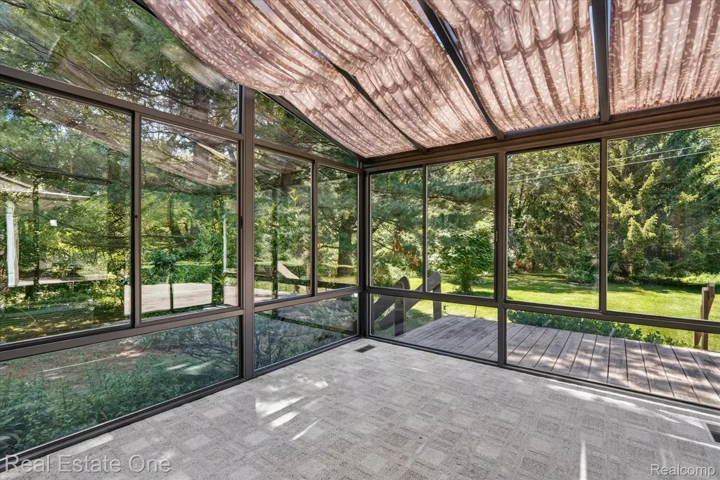 6039 Fish Lake Road Highland Charter Township MI 48442