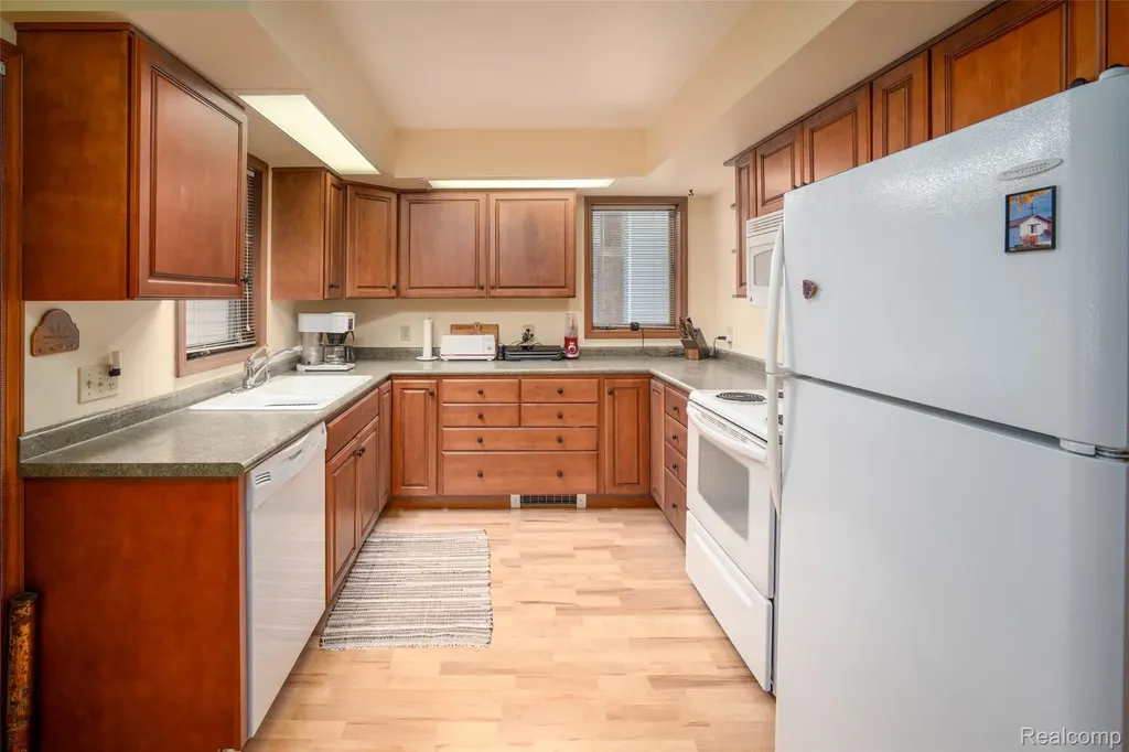 207 N Pine River Street Ithaca City MI 48847
