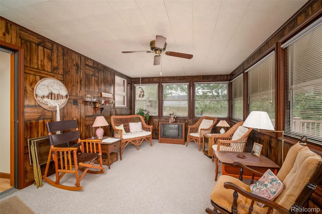 207 N Pine River Street Ithaca City MI 48847