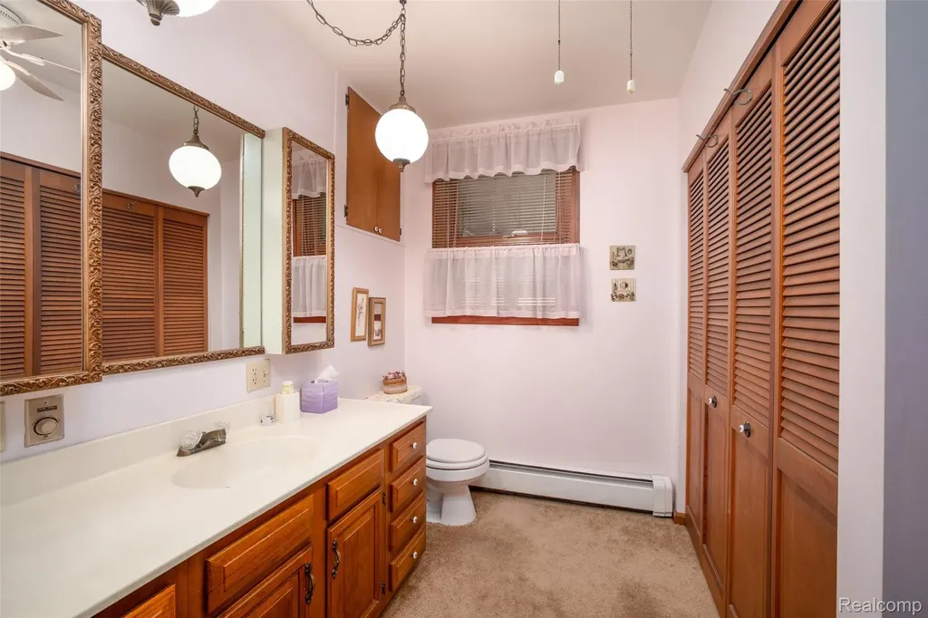 207 N Pine River Street Ithaca City MI 48847