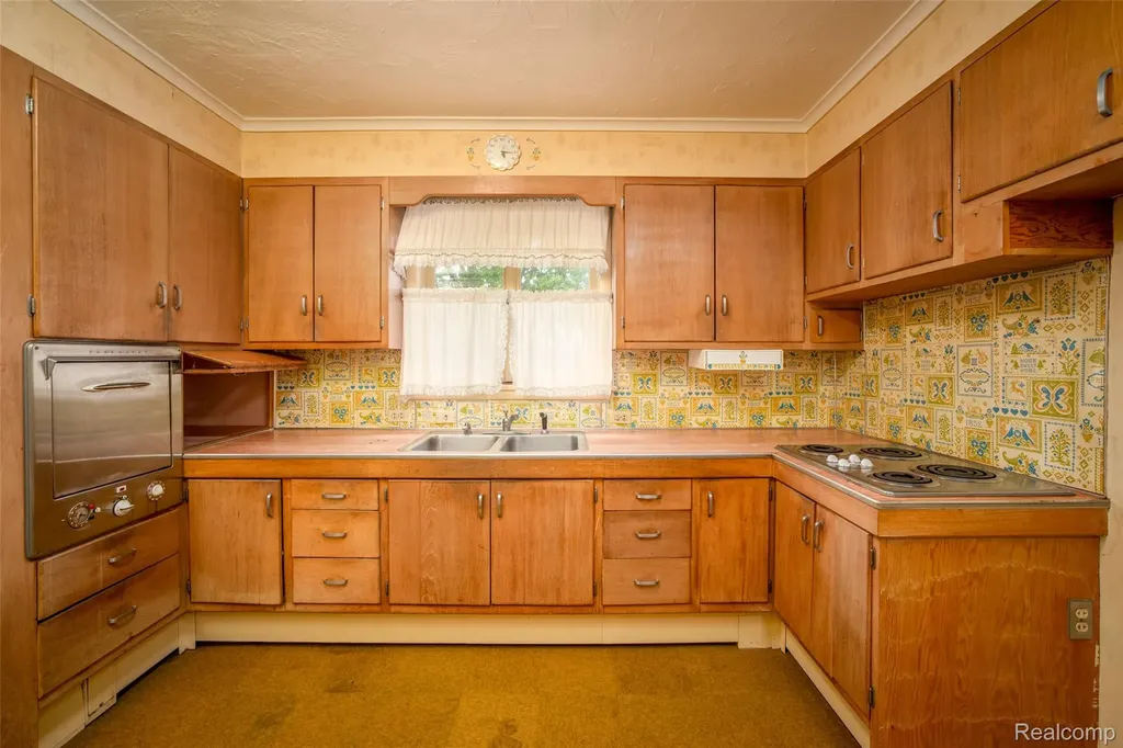 207 N Pine River Street Ithaca City MI 48847