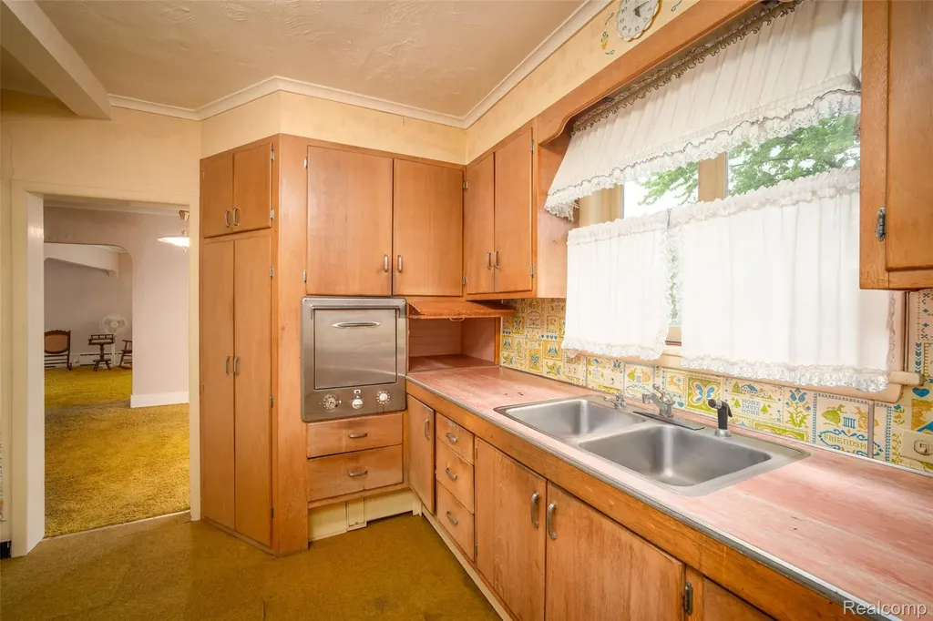 207 N Pine River Street Ithaca City MI 48847
