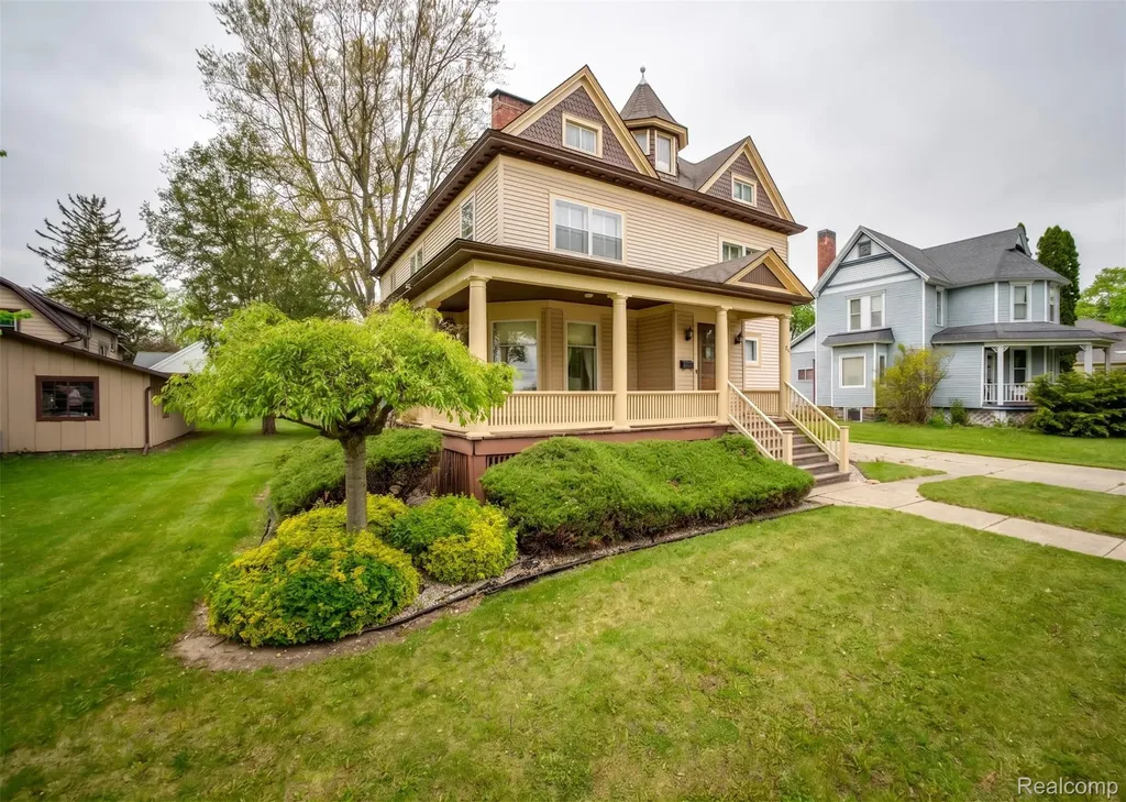 207 N Pine River Street Ithaca City MI 48847
