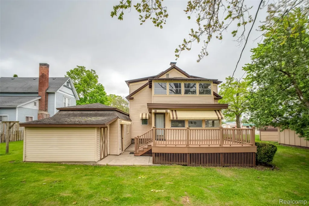 207 N Pine River Street Ithaca City MI 48847