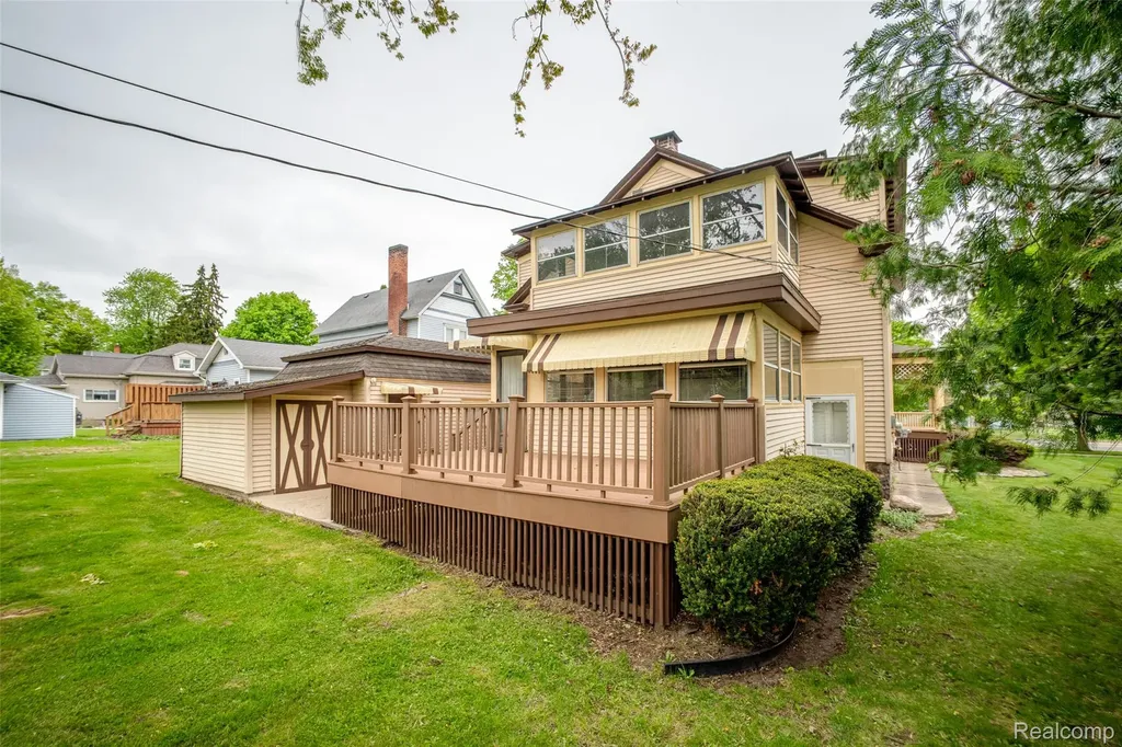 207 N Pine River Street Ithaca City MI 48847