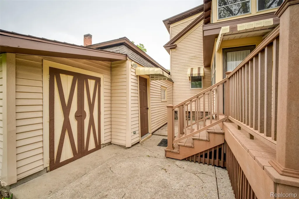 207 N Pine River Street Ithaca City MI 48847