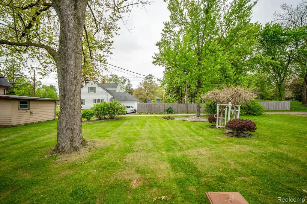 207 N Pine River Street Ithaca City MI 48847