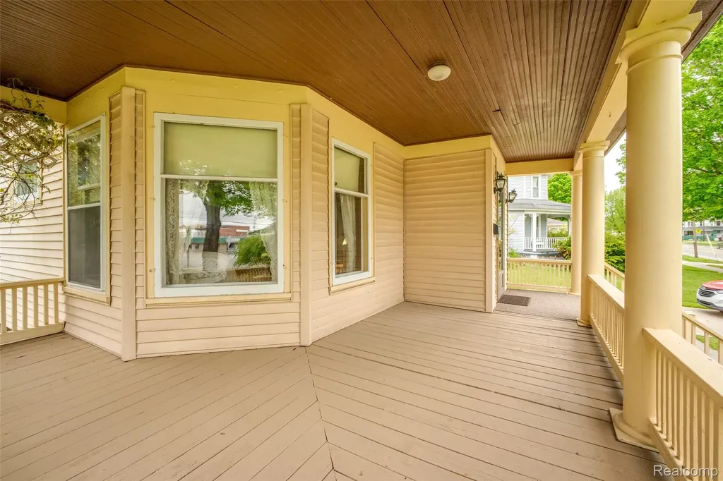 207 N Pine River Street Ithaca City MI 48847