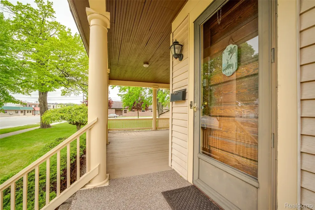207 N Pine River Street Ithaca City MI 48847