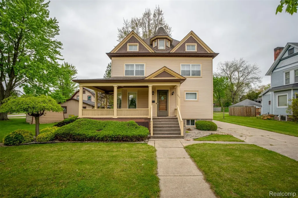 207 N Pine River Street Ithaca City MI 48847