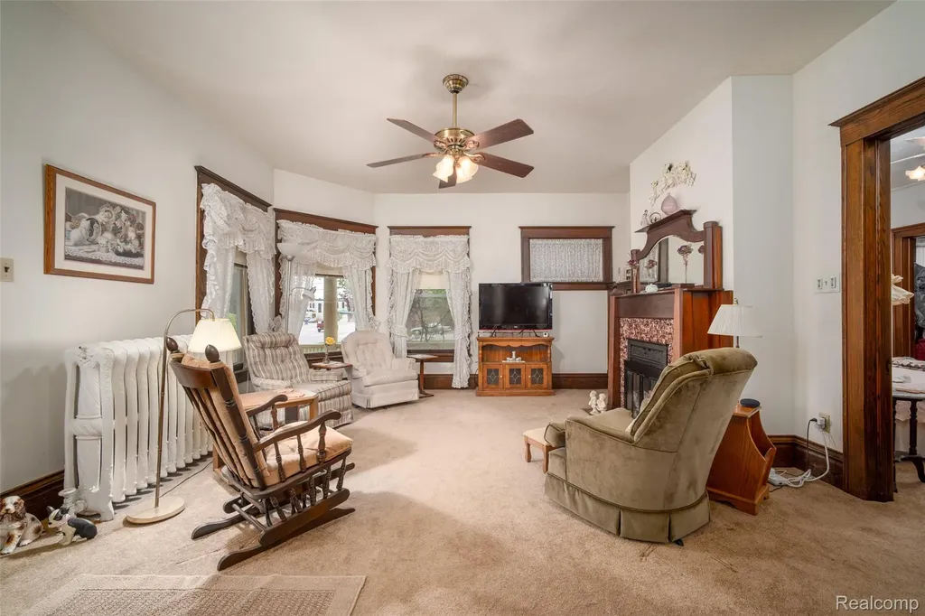 207 N Pine River Street Ithaca City MI 48847