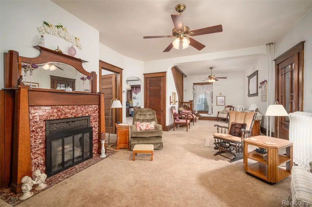 207 N Pine River Street Ithaca City MI 48847