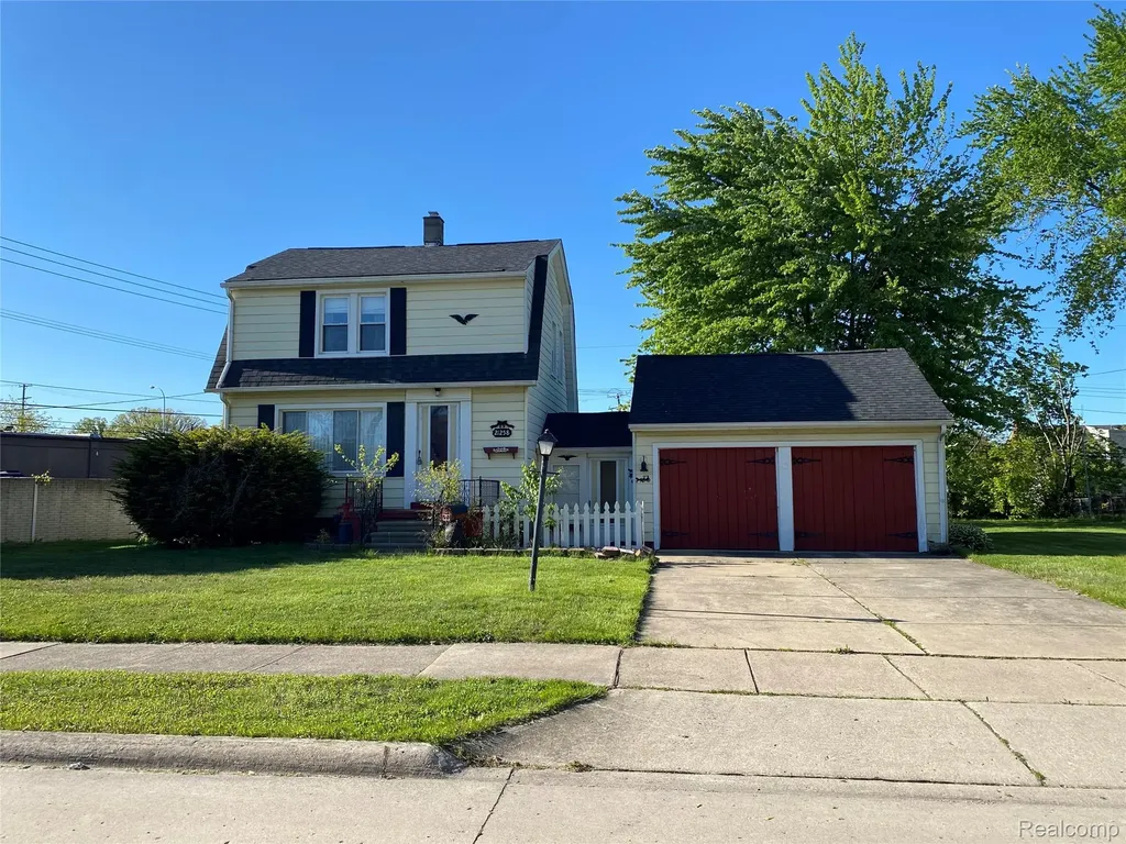 21258 Bon Heur Street St. Clair Shores City MI 48081