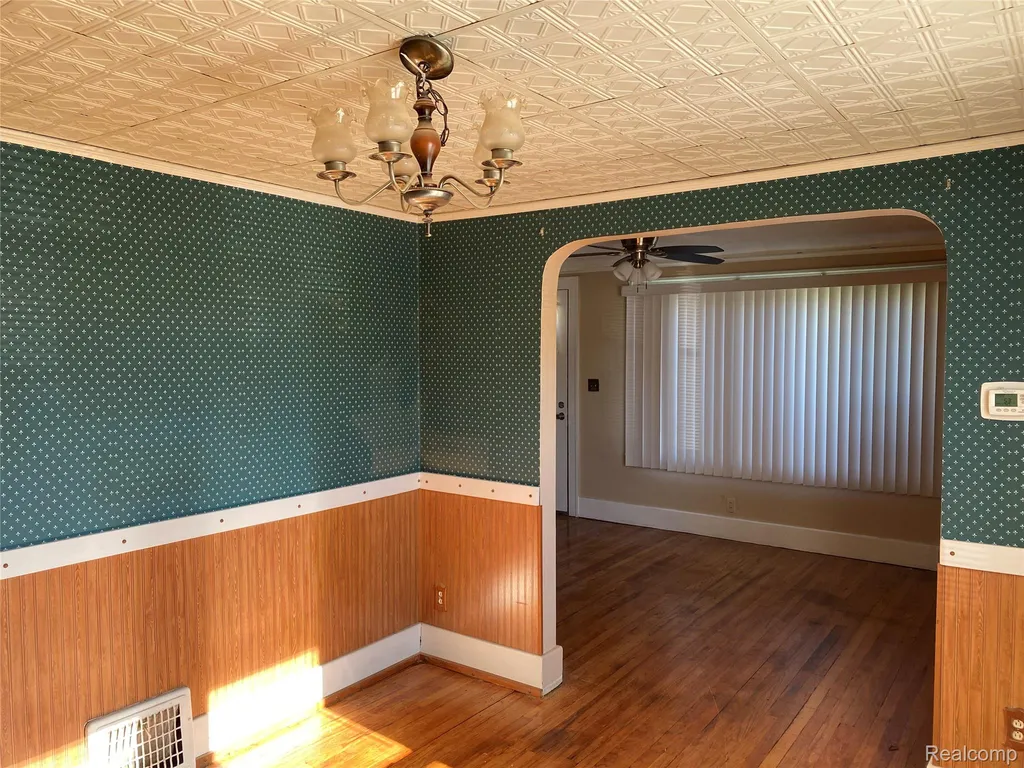 21258 Bon Heur Street St. Clair Shores City MI 48081