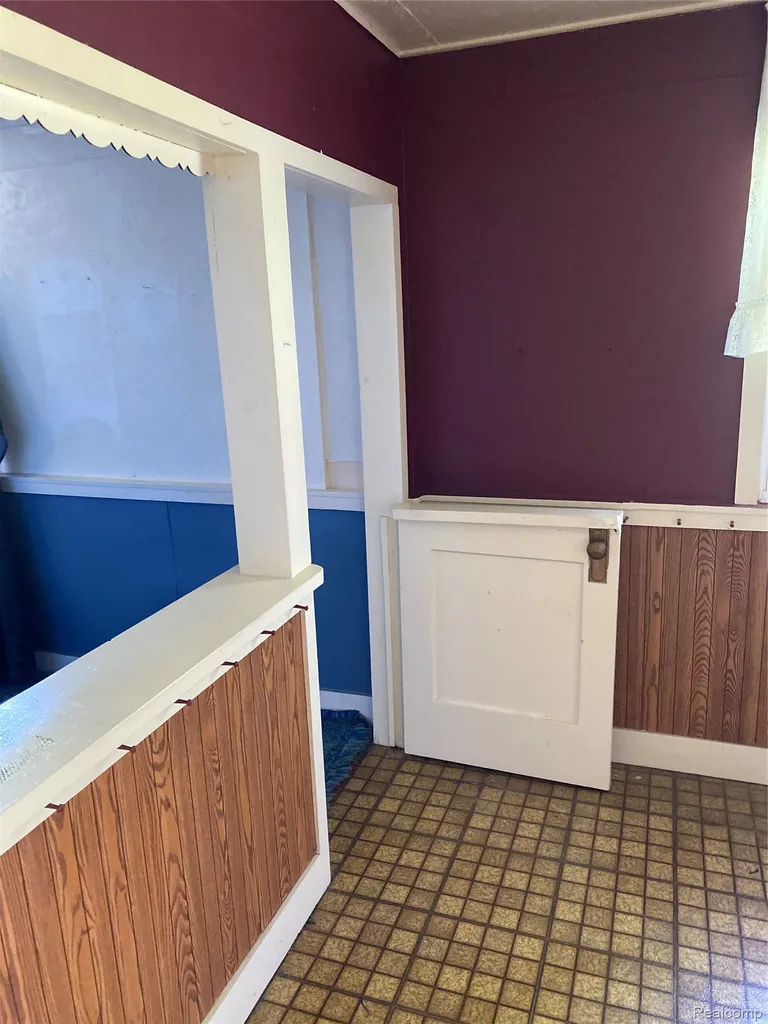 21258 Bon Heur Street St. Clair Shores City MI 48081