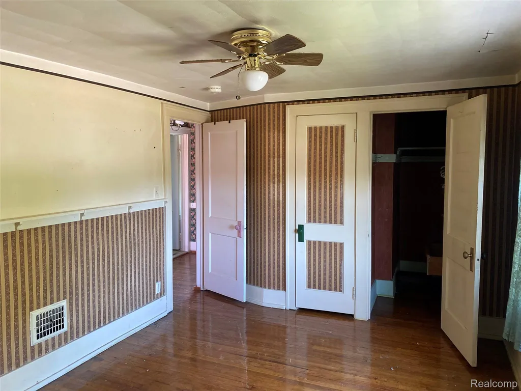 21258 Bon Heur Street St. Clair Shores City MI 48081
