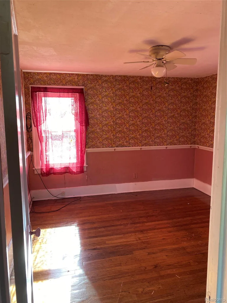 21258 Bon Heur Street St. Clair Shores City MI 48081