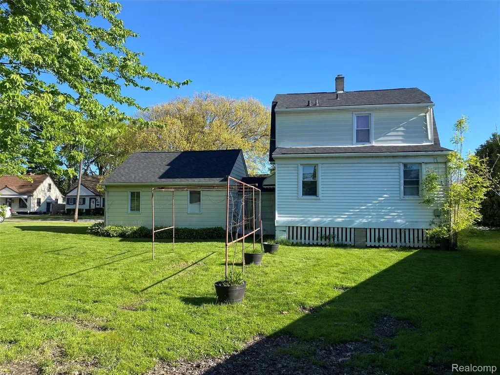 21258 Bon Heur Street St. Clair Shores City MI 48081