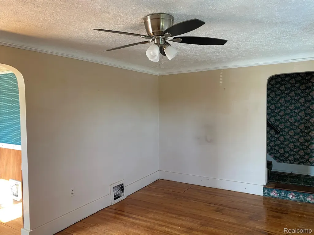 21258 Bon Heur Street St. Clair Shores City MI 48081
