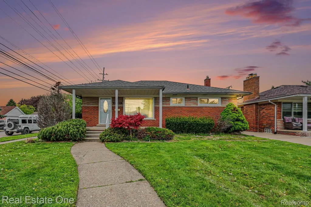 23705 Wilmot Avenue Eastpointe City MI 48021
