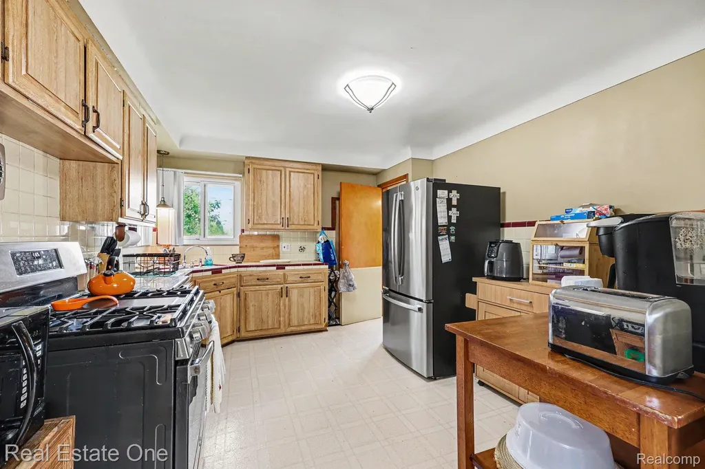 23705 Wilmot Avenue Eastpointe City MI 48021