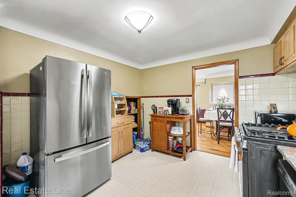 23705 Wilmot Avenue Eastpointe City MI 48021