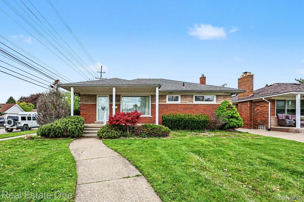 23705 Wilmot Avenue Eastpointe City MI 48021