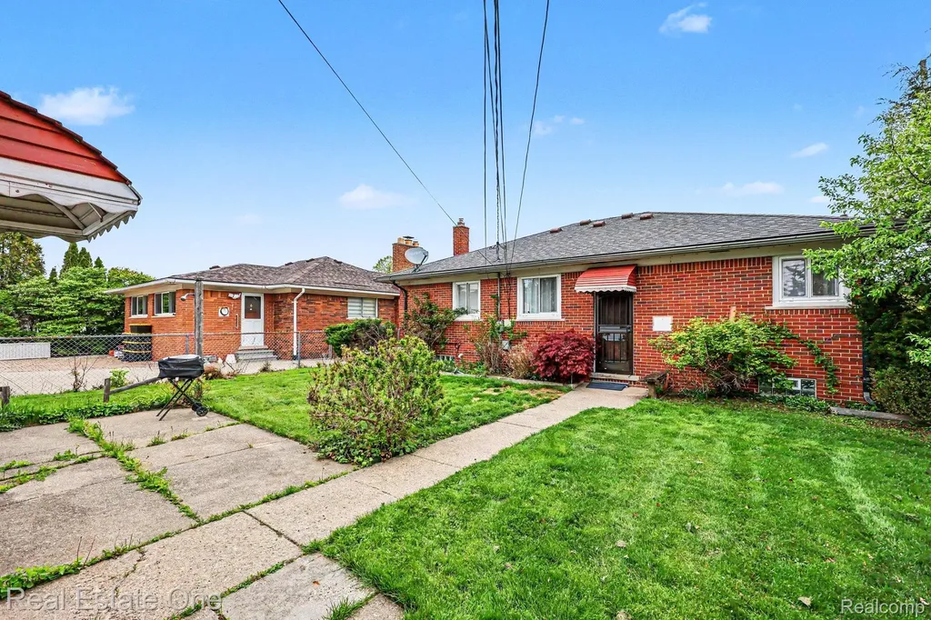 23705 Wilmot Avenue Eastpointe City MI 48021