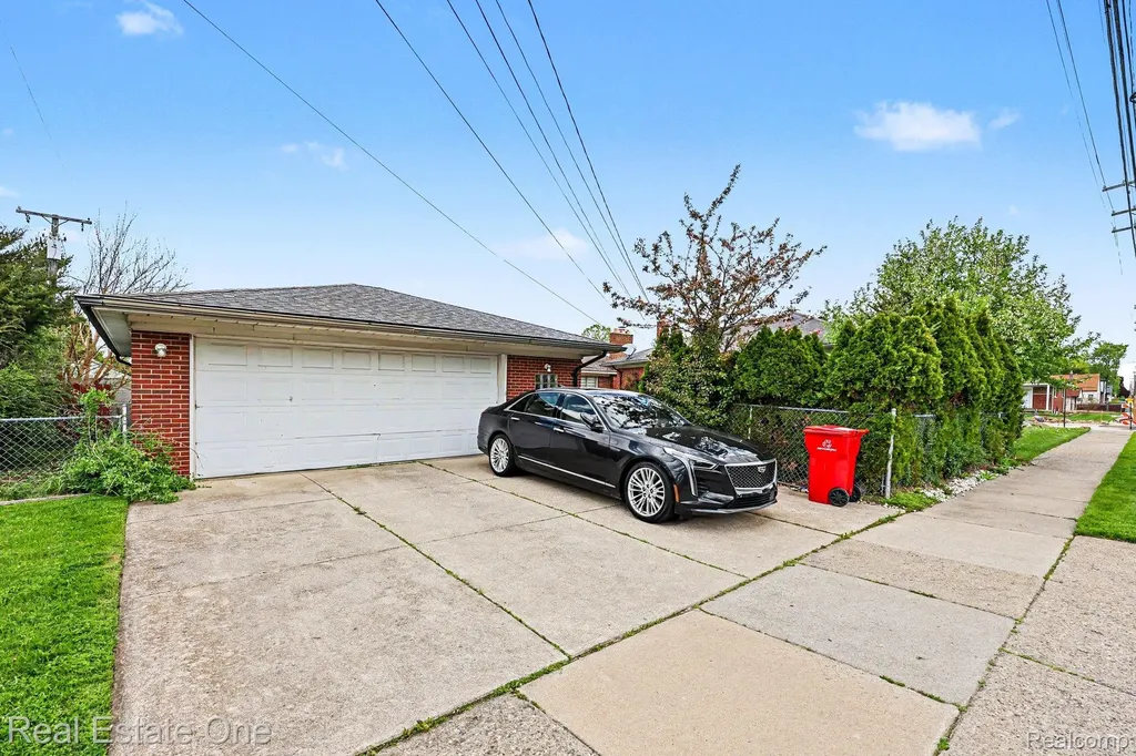 23705 Wilmot Avenue Eastpointe City MI 48021