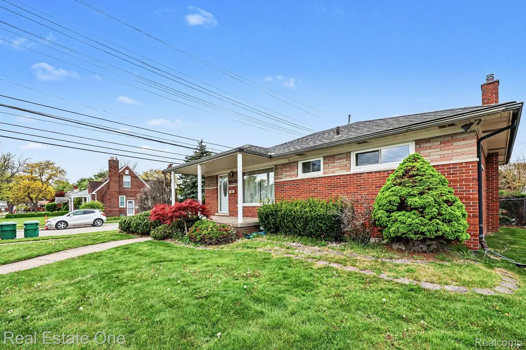 23705 Wilmot Avenue Eastpointe City MI 48021