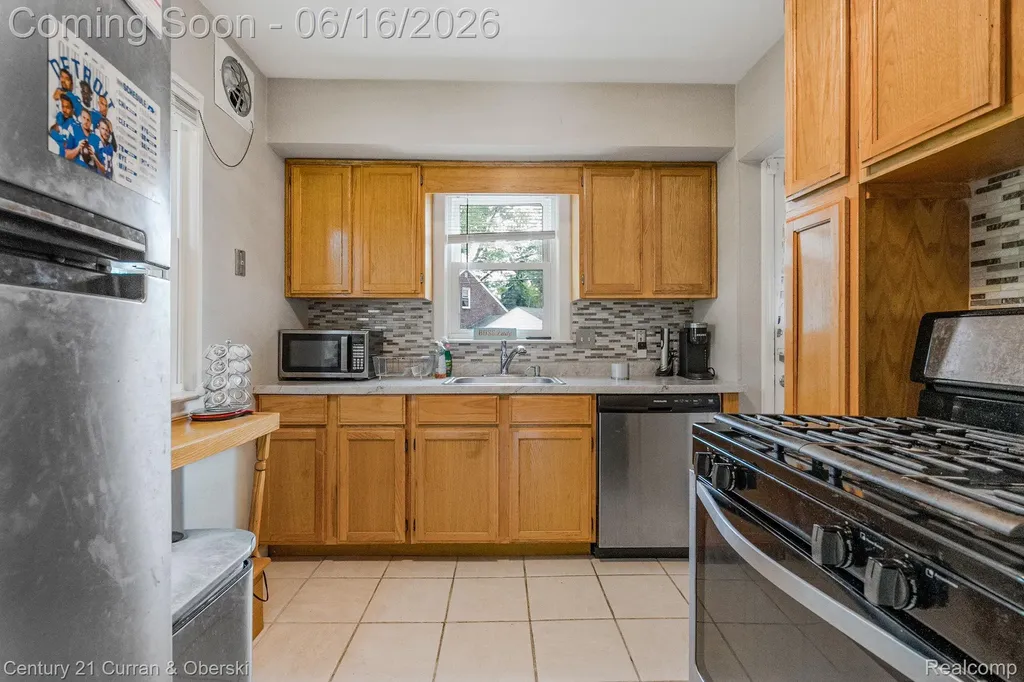 26101 Fordson Highway Redford Charter Township MI 48239