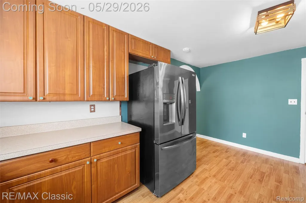 15586 Oakbrook Street Romulus City MI 48174