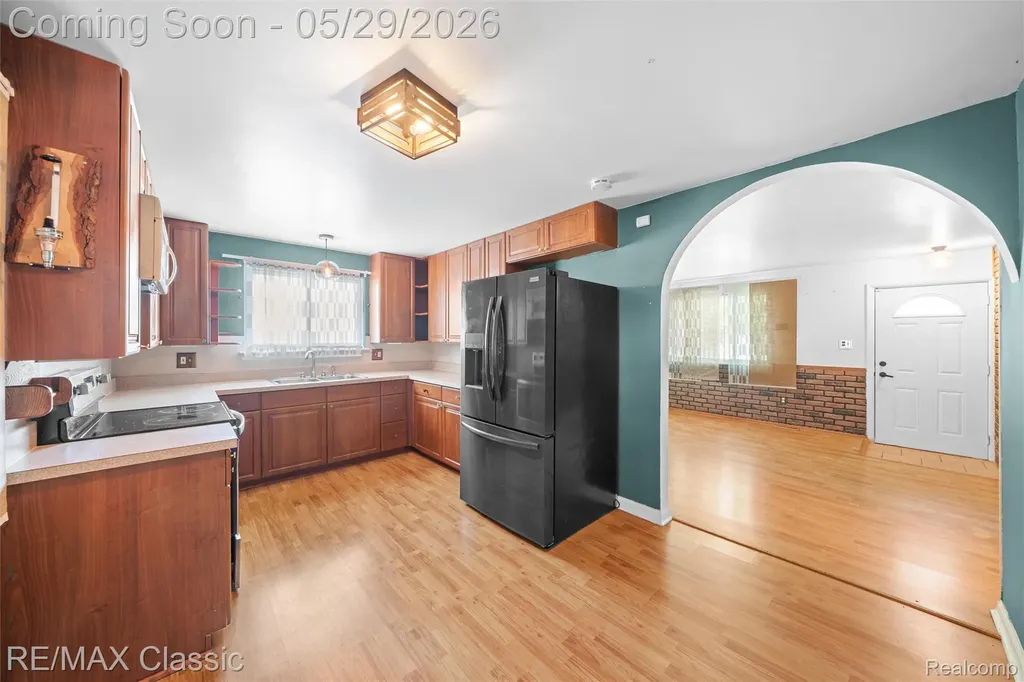 15586 Oakbrook Street Romulus City MI 48174