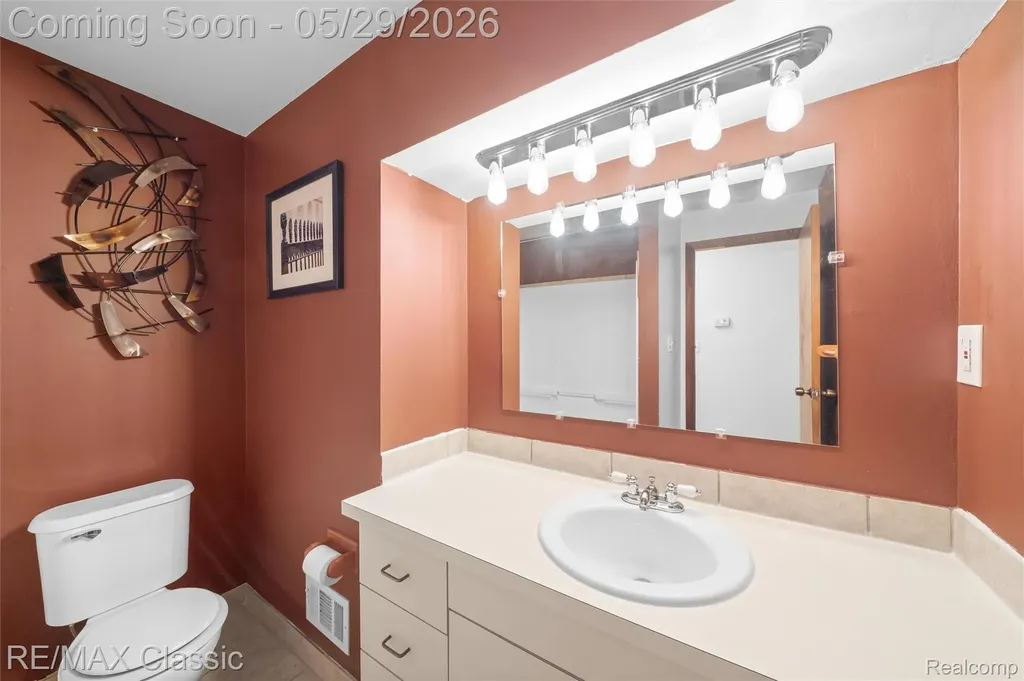 15586 Oakbrook Street Romulus City MI 48174