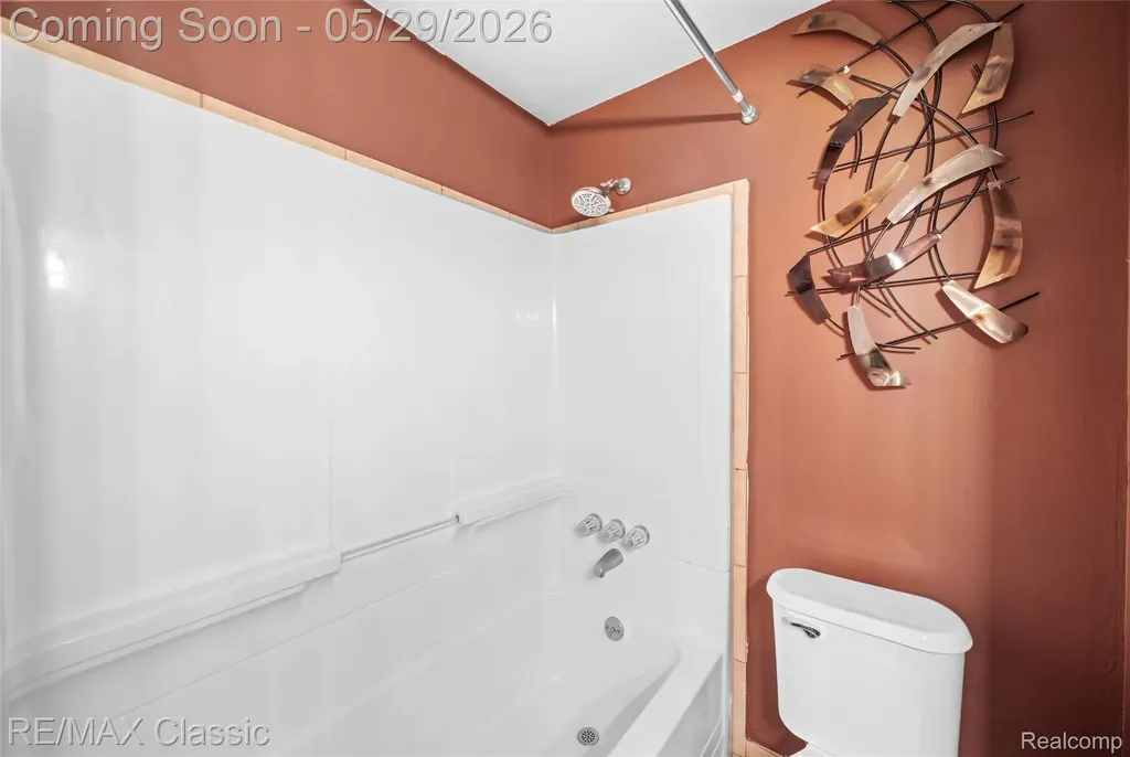 15586 Oakbrook Street Romulus City MI 48174