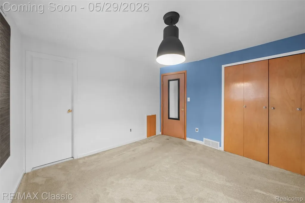 15586 Oakbrook Street Romulus City MI 48174