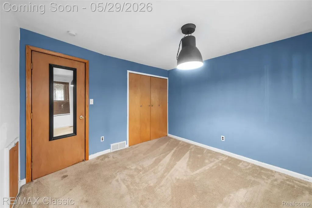 15586 Oakbrook Street Romulus City MI 48174