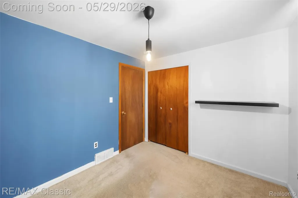 15586 Oakbrook Street Romulus City MI 48174