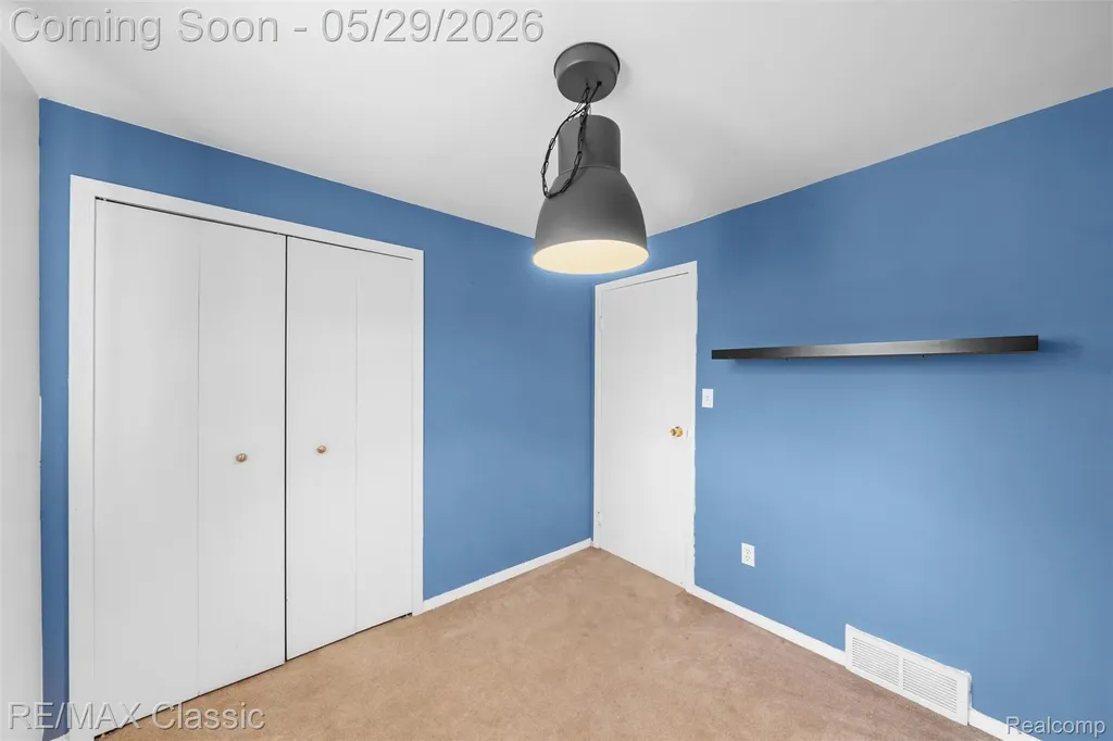 15586 Oakbrook Street Romulus City MI 48174