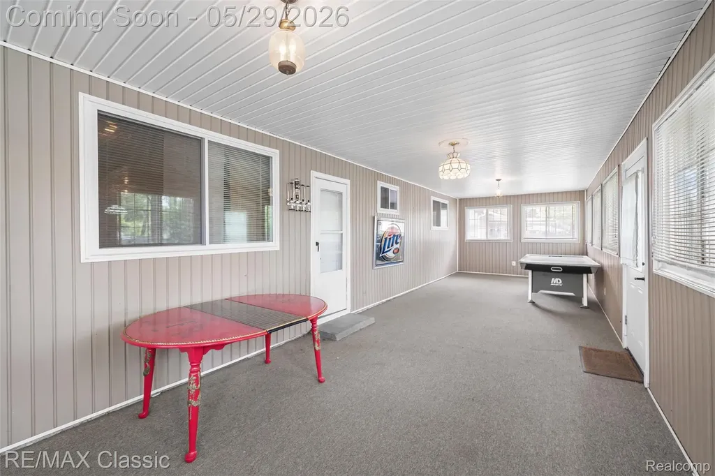 15586 Oakbrook Street Romulus City MI 48174